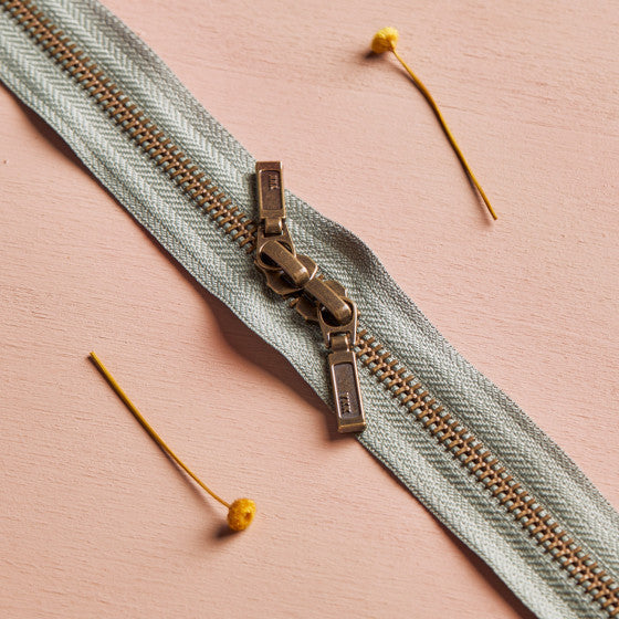 YKK No. 5 Antique Brass Metal Double Slider Zip - 40 cm - Atelier Brunette - CEDAR