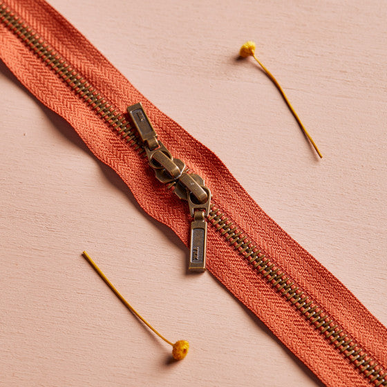 YKK No. 5 Antique Brass Metal Double Slider Zip - 40 cm - Atelier Brunette - CHESTNUT