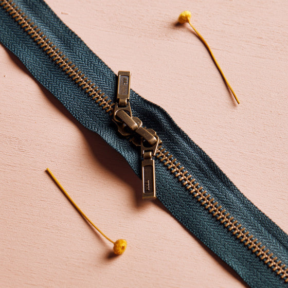 YKK No. 5 Antique Brass Metal Double Slider Zip - 40 cm - Atelier Brunette - FOREST