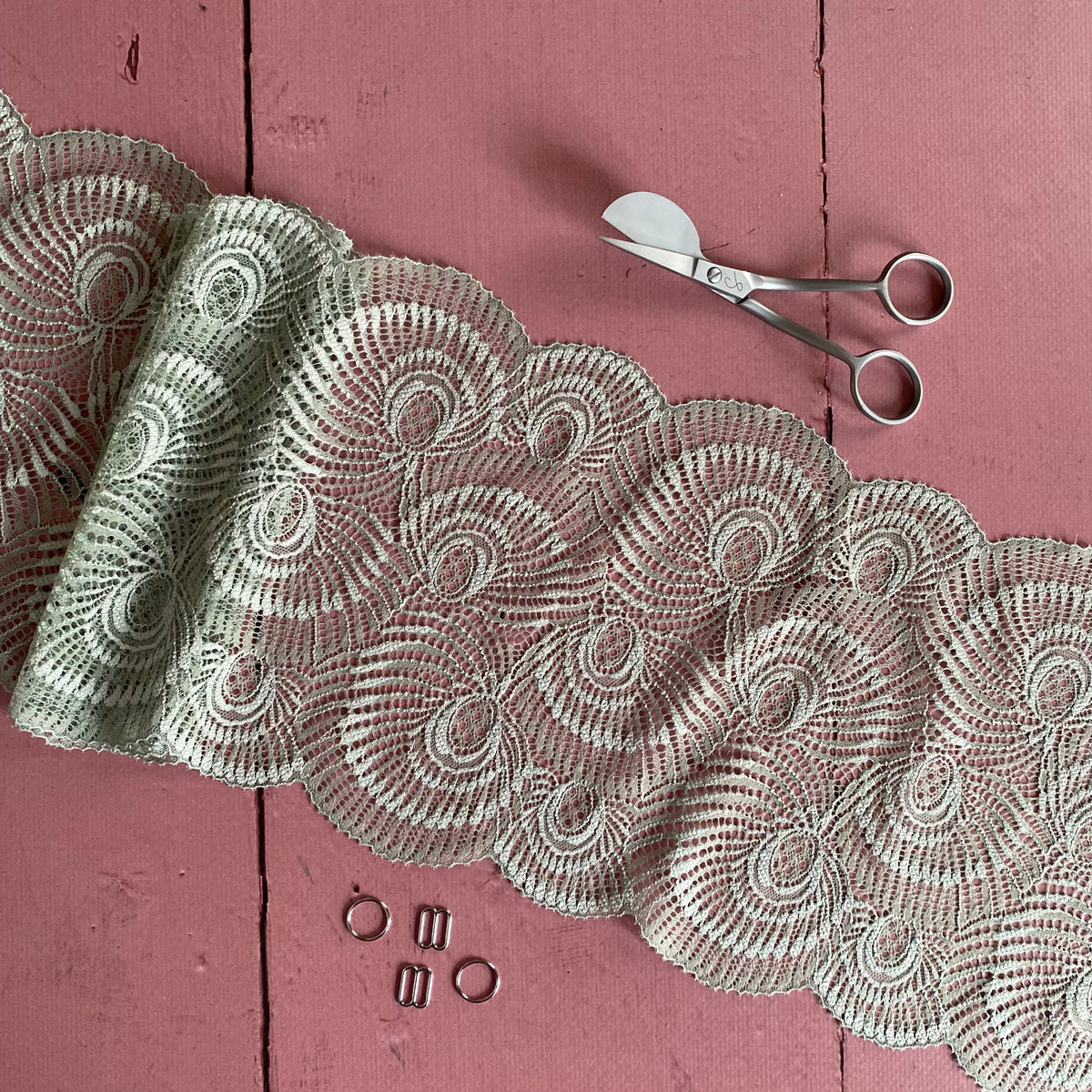 Stretch Lace with ROICA™ EF - Art Deco, Sage Green - 18cm wide
