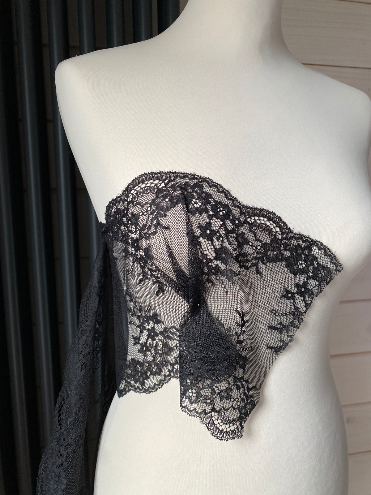 Stretch Lace with ROICA™ EF - Soft Floral, Black - 18cm wide