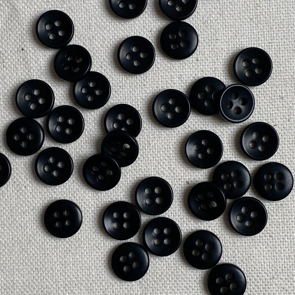 Corozo Button - Black / Shiny (10mm)