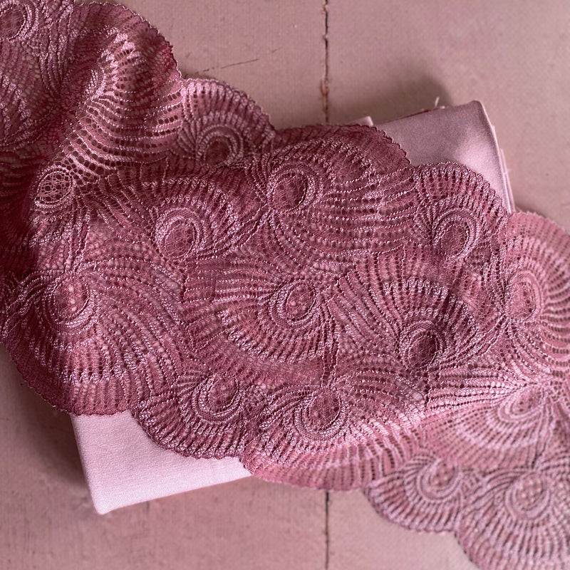 Stretch Lace with ROICA™ EF - Art Deco, Dusky Rose - 18cm wide