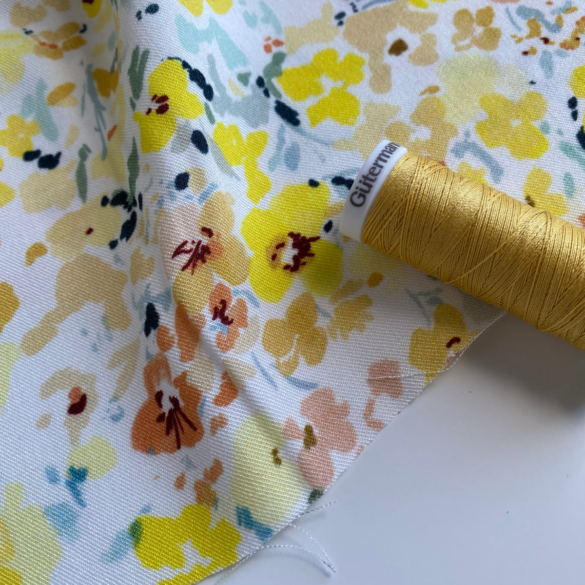 Floral Viscose with Lenzing™️ EcoVero™️ fibres - Yellow - 0.5 metre